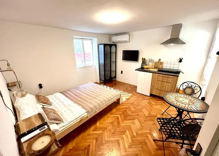 47 * Mošćenička Draga