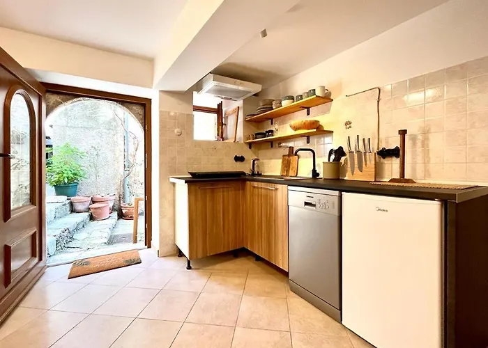 47 * Mošćenička Draga