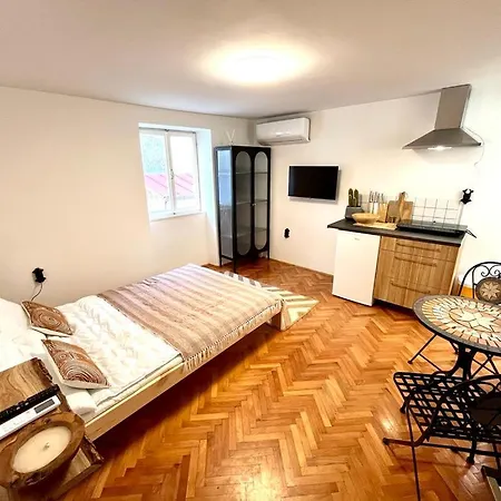 47 * Mošćenička Draga