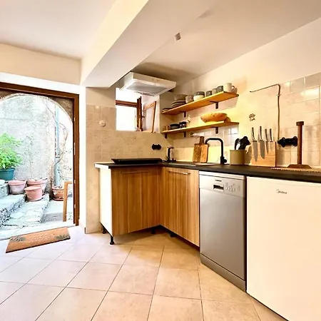 47 * Mošćenička Draga